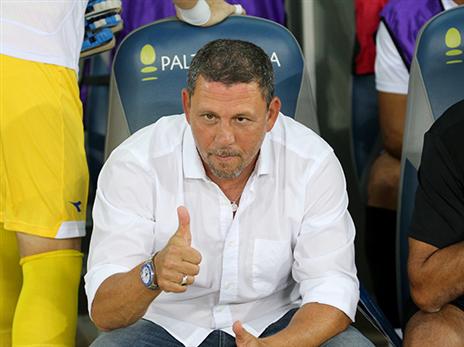 קלינגר. עובד בלי חוזה, בינתיים (יוסי שקל)