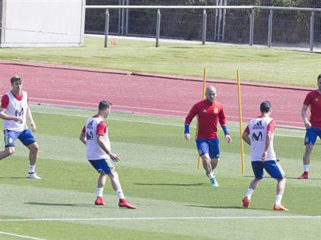 סילבה מתאמן בנבאלקרנרו (צילום: הטוויטר של נבאלקרנרו)