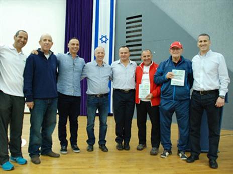 אמוץ בכר (מימין). באדיבות: האתר הרשמי של מכון וינגייט