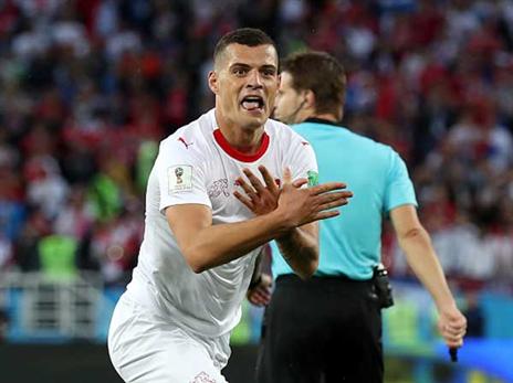 ג'אקה בחגיגת הדגל האלבני (getty)