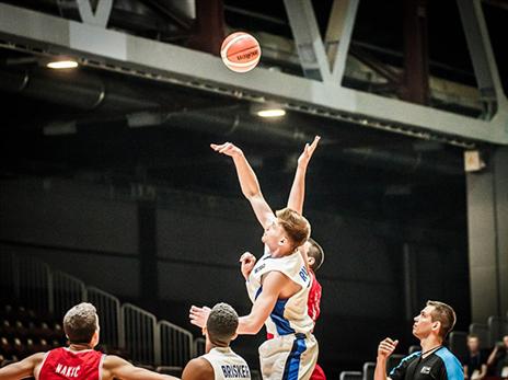 פתיחת המשחק, 40 דקות הפרידו בין ישראל לתואר (באדיבות פיב"א, האתר הרשמי)