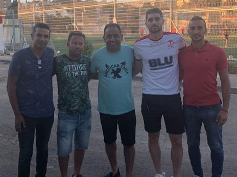 נצר במעמד החתימה