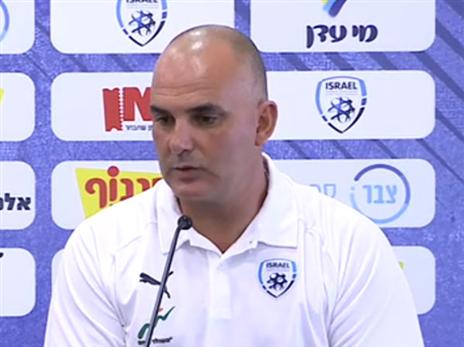 עזר בבחירת הסגל. חזן