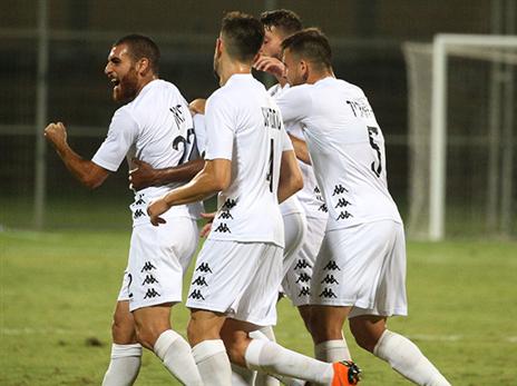 "אפשר לחייך לפחות שבוע" (אנצ'ו ג'וש - סוכנות ג'יני)