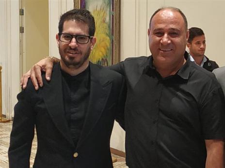 חוגג עם אבו יונס