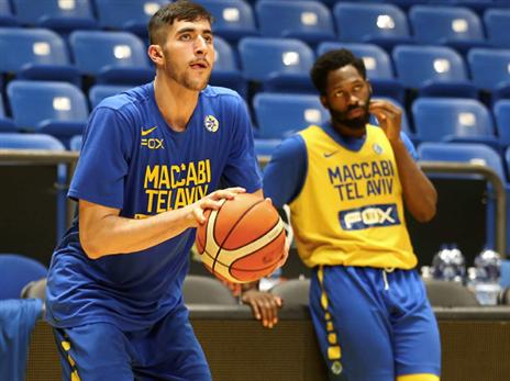 הענף כולו יישא עיניים לעבר זוסמן ואבדיה (אלן שיבר)