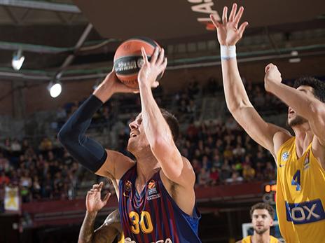 המארחת הלכה שוב ושוב פנימה וניצלה את הקו הקדמי החסר של מכבי ת"א (Rodolfo Molina, getty)