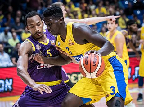 הופעה מבזה של חולון (עודד קרני)