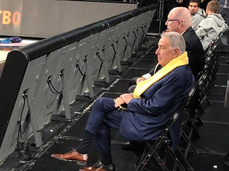 התייצבות מלאה של ההנהלה כדי לתמוך בספרופולוס. מזרחי בהיכל סינאן ארדם