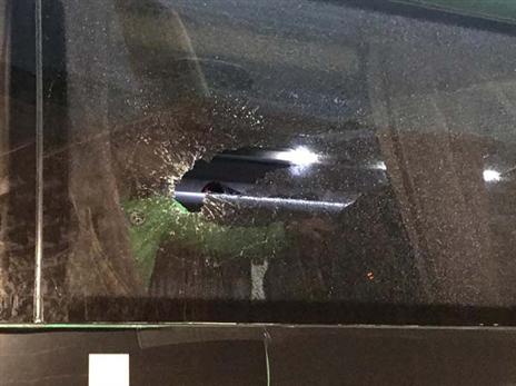 השמשה המנופצת. הוגשה תלונה במשטרה