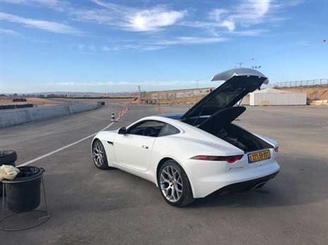 תא המטען. זה רק נראה גדול