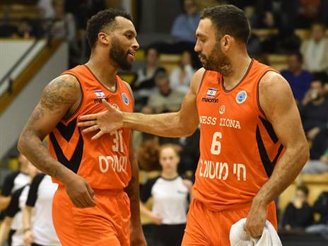 קוק ודן. יקוו לנס (FIBA)