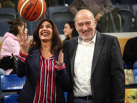 חגיגת גביע בבית מכבי. עמירם הלוי ומירי רגב (איגוד הכדורסל)