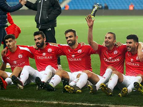 חגגו בהפגנתיות. שחקני ב"ש (אלן שיבר)