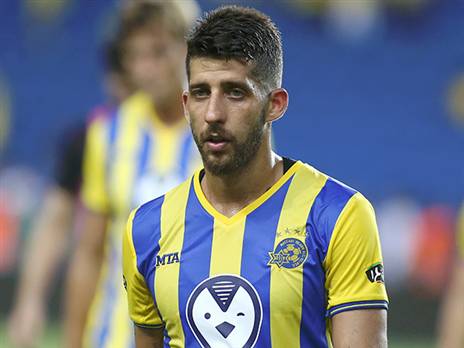 המועמד המוביל. מיכה (אלן שיבר)