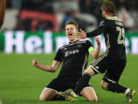 דה ליכט. המטרה העיקרית של ברצלונה לקיץ (GETTY)