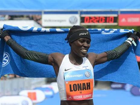 צ'מטאי-סלפטר אחרי השיא האחרון שלה במרתון פראג (getty, MICHAL CIZEK)