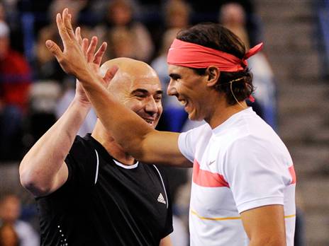 אגאסי עם נדאל. דיבר על פדרר, אבל תיאר במדוייק מה מרגישים יריבים של נדאל על חימר (Getty)