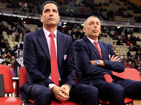 ספרופולוס לצד טומיץ' בתקופה באולימפיאקוס. "הם יודעים מה הם עושים" (Getty)