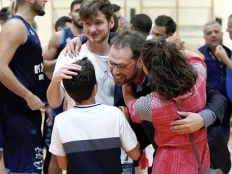 דרוקר. מה שלא הורג, מחשל (אלן שיבר)