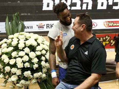 הרבה חיוכים לפני רגע האמת (צילום: אלן שיבר)