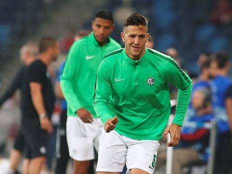 בדרך החוצה. גרשון ודוס סנטוס (יוסי שקל)