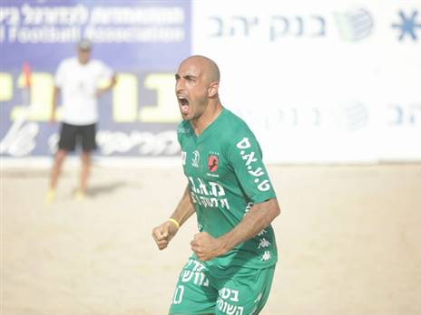 יטים חוגג לאחר שער לזכות כפר קאסם (STRAVO)