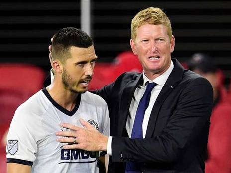 מדוניאנין (משמאל). מוליך את המזרח (Getty)