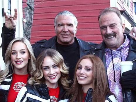 הול לצד ג'ייק רוברטס ב-2015. הצליח להתאושש