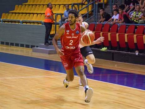 קאזינס, מתרגל לאווירה בישראל (הפועל ירושלים, האתר הרשמי)