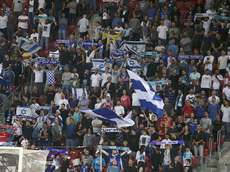 12 אלף צפויים למלא את היציעים מול צפון מקדוניה. אוהדי הנבחרת בטרנר (צילום: אלן שיבר)