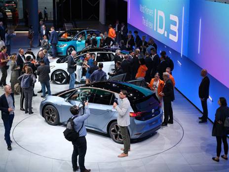 בדוכן של פולקסווגן הציגו את המכונית החשמלית ID3 (צילום: Getty)
