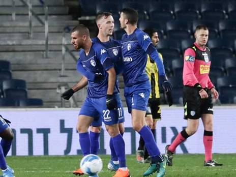 והוא בשלו, ריאן (דני מרון)