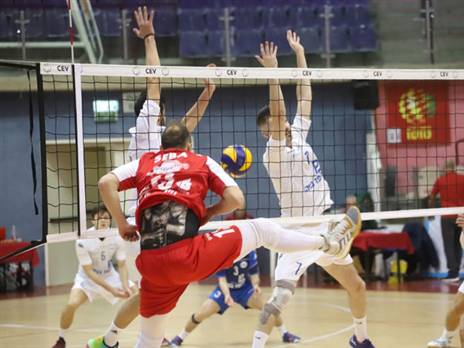 מטה אשר עם ניצחון נוסף על ה-0 (צילום: אמיר ירחי)