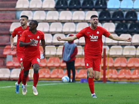 שער שני העונה לברדע. (לירון מולדובן)