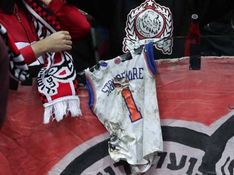 גופיה שרופה של אמארה סטודמאייר מהניקס (דני מרון)