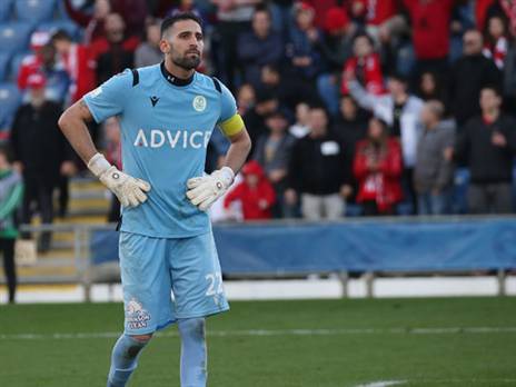 תחושת תסכול בקבוצה. השוער, איתמר ישראלי (צילום: אודי ציטיאט)