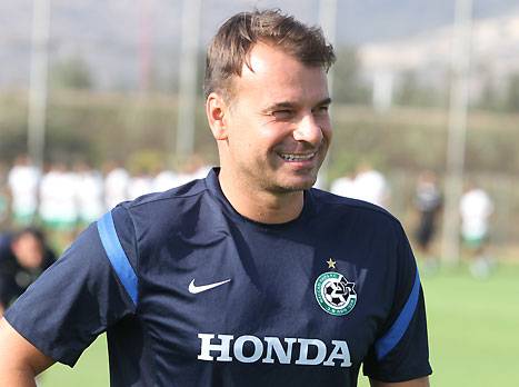 סטנוייביץ'. יצא לסיבוב בעיר (יוסי שקל)