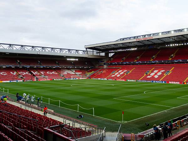 "יחזרו לשחק, בשלב ראשון ללא קהל". יציעי אנפילד מיותמים (getty)