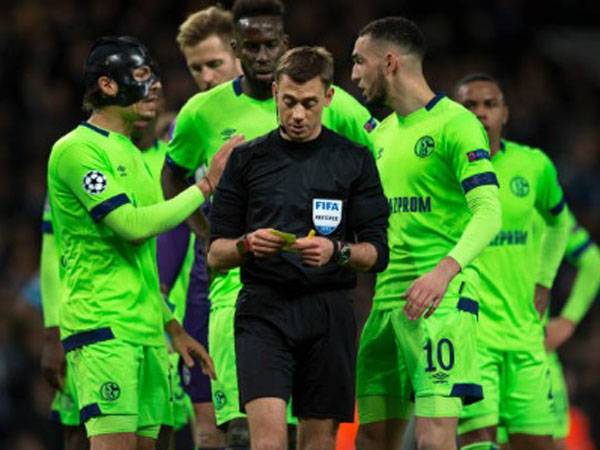 קלמנט טורפין במשחק בין שאלקה למנצ'סטר סיטי (GETTY)