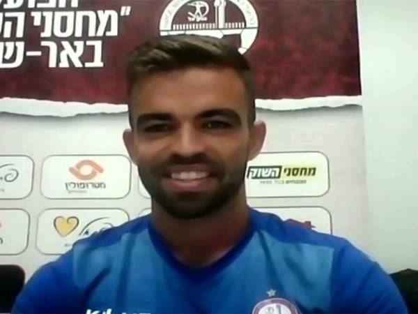 ויטור. מנסה לעזור לזרים להשתלב