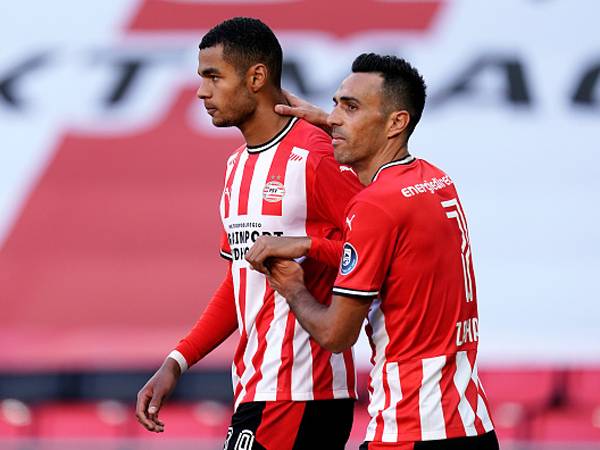 זהבי מודה לגקפו על המסירה בשער שנפסל (Getty)