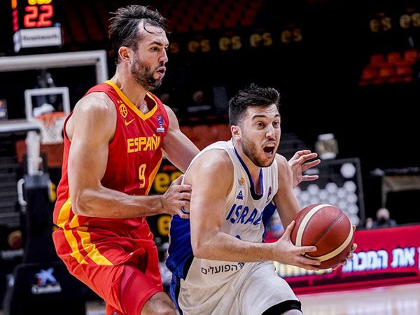 בלאט. לקח פיקוד והחזיר את הנבחרת למשחק (FIBA)