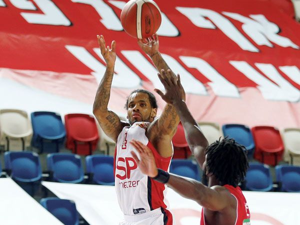 כבר עזב את הארץ. למון ג'וניור (אלן שיבר)