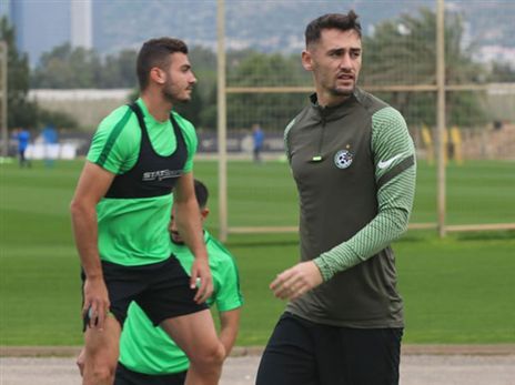 לא יכולתי לוותר על אפשרות לצרף שחקן כזה" (האתר הרשמי של מכבי חיפה)