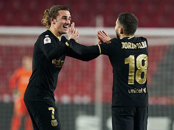 גריזמן ואלבה. המצטיינים של בארסה (Getty)