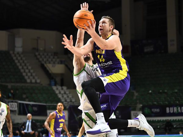 דה זאו וחולון עם תפנית במחצית השנייה (FIBA)