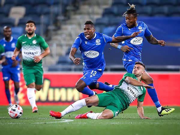 רז מאיר. לא בדיוק טיפול בכדור של לרונאלדיניו גאוצ'ו (מאור אלקסלסי)