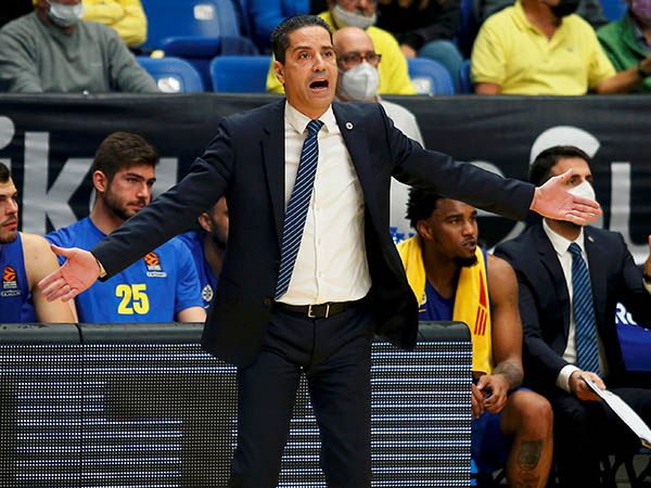 למרות שחומר השחקנים השתנה, הרעיונות של יאניס נותרו כשהיו (אלן שיבר)