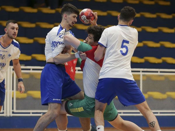 ברגל שמאל (צילום: EHF)